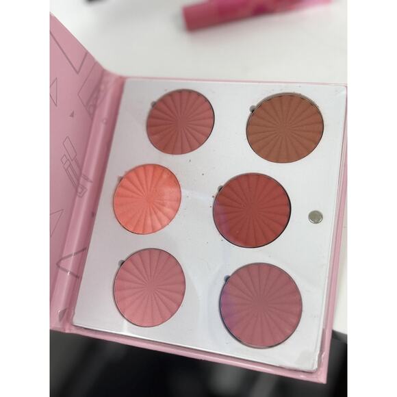 Makeup and Skincare Lot #77 - Picture 4 of 6